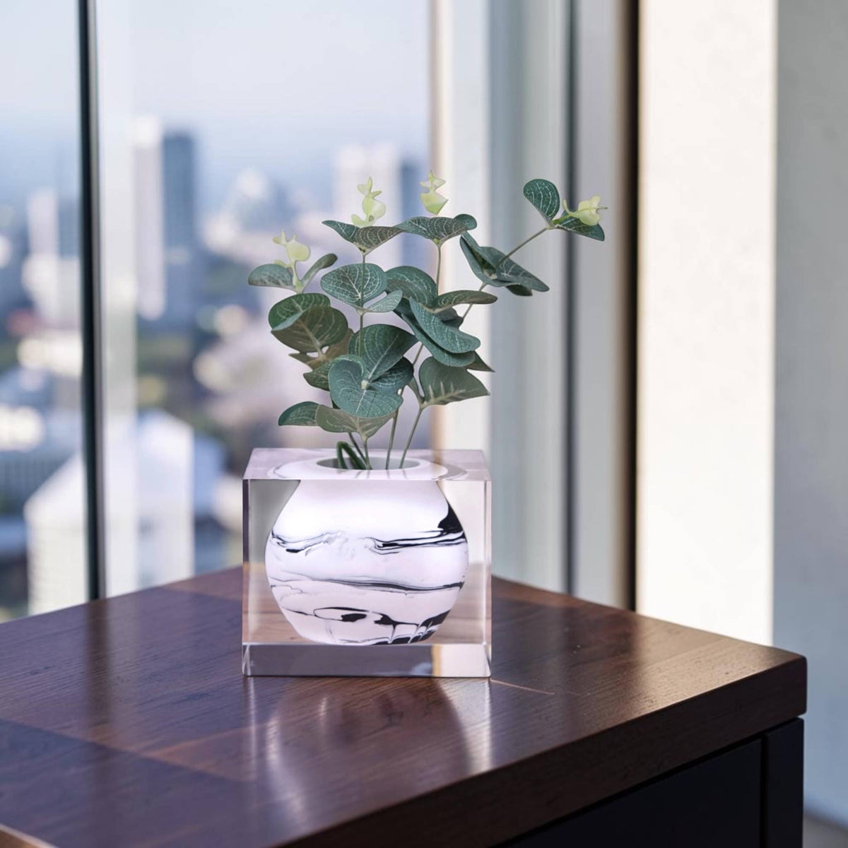 Floating Pod Bud Vase – White Marble