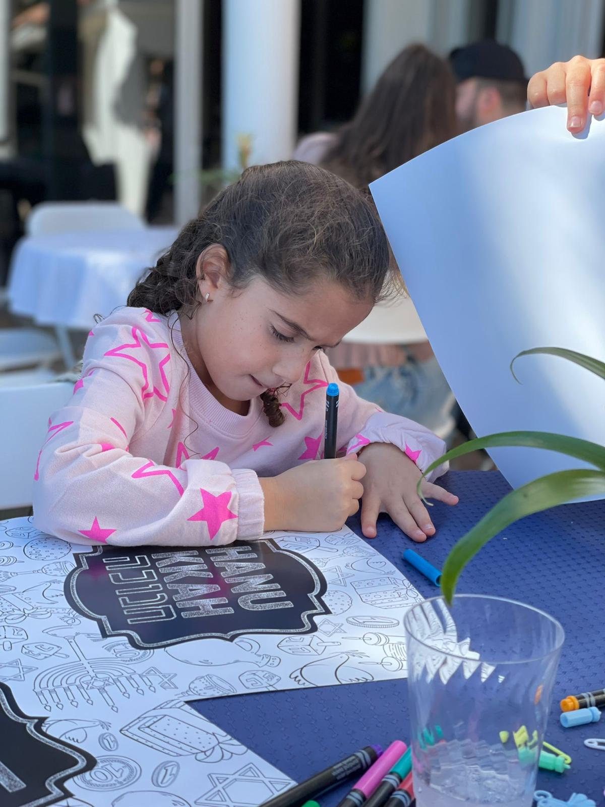 HANUKKAH BLUE AND SILVER COLORING PAPER PLACEMAT
