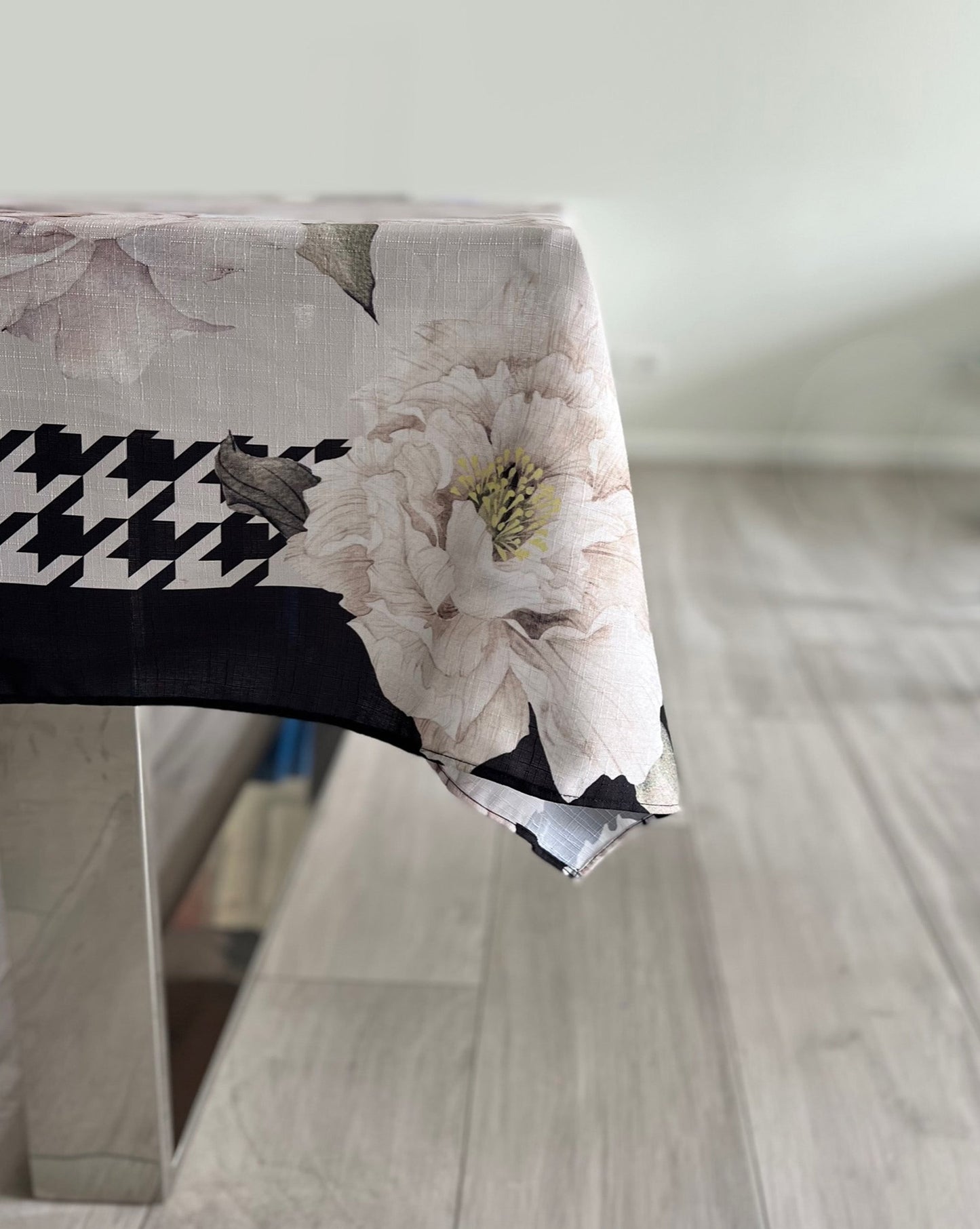 Peony Easy-Care Tablecloth