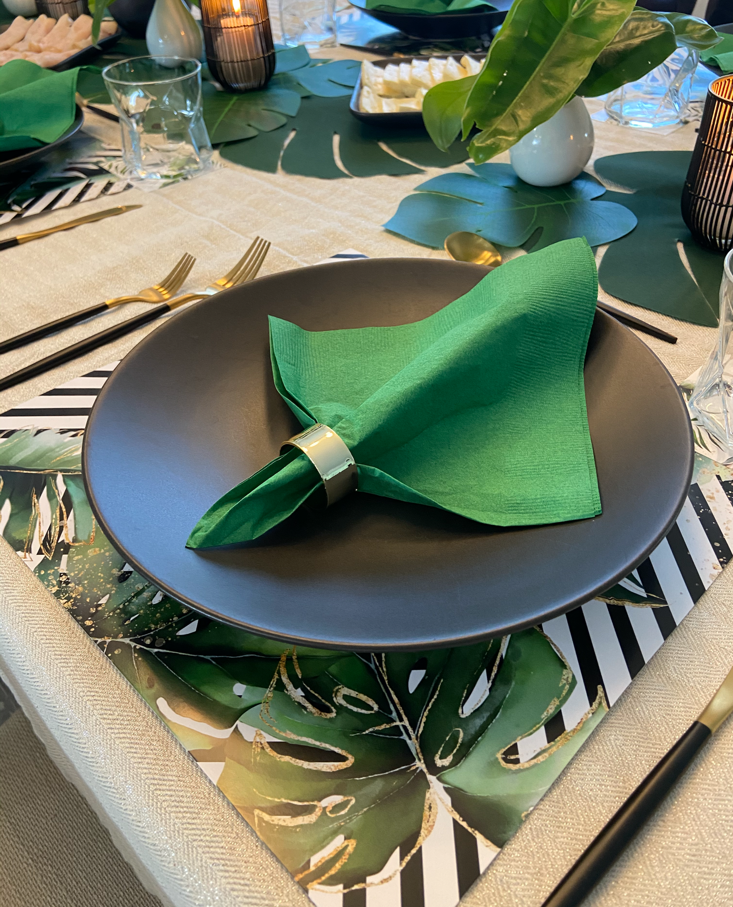 TROPICAL WITH BLACK STRIPES PAPER PLACEMAT