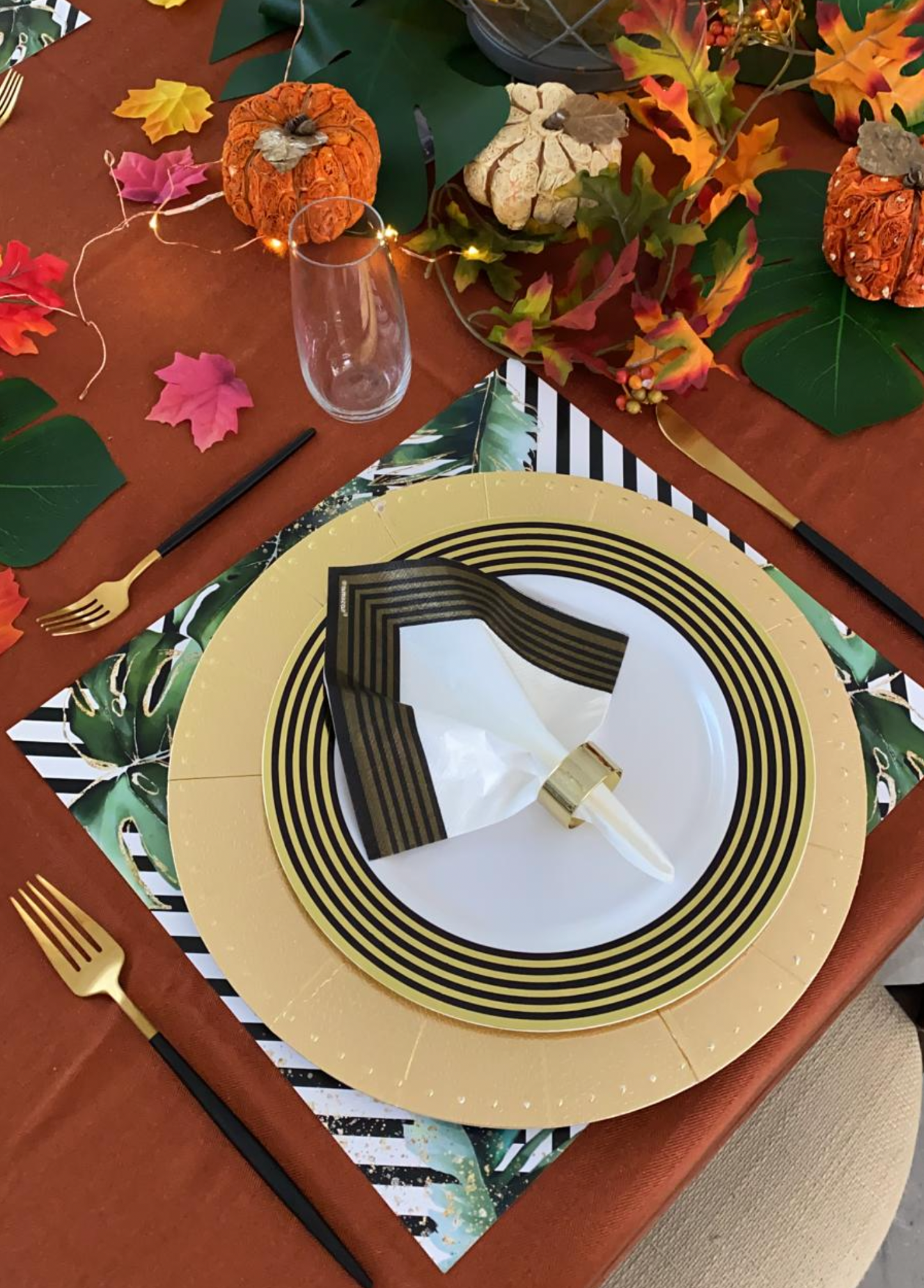 TROPICAL WITH BLACK STRIPES PAPER PLACEMAT