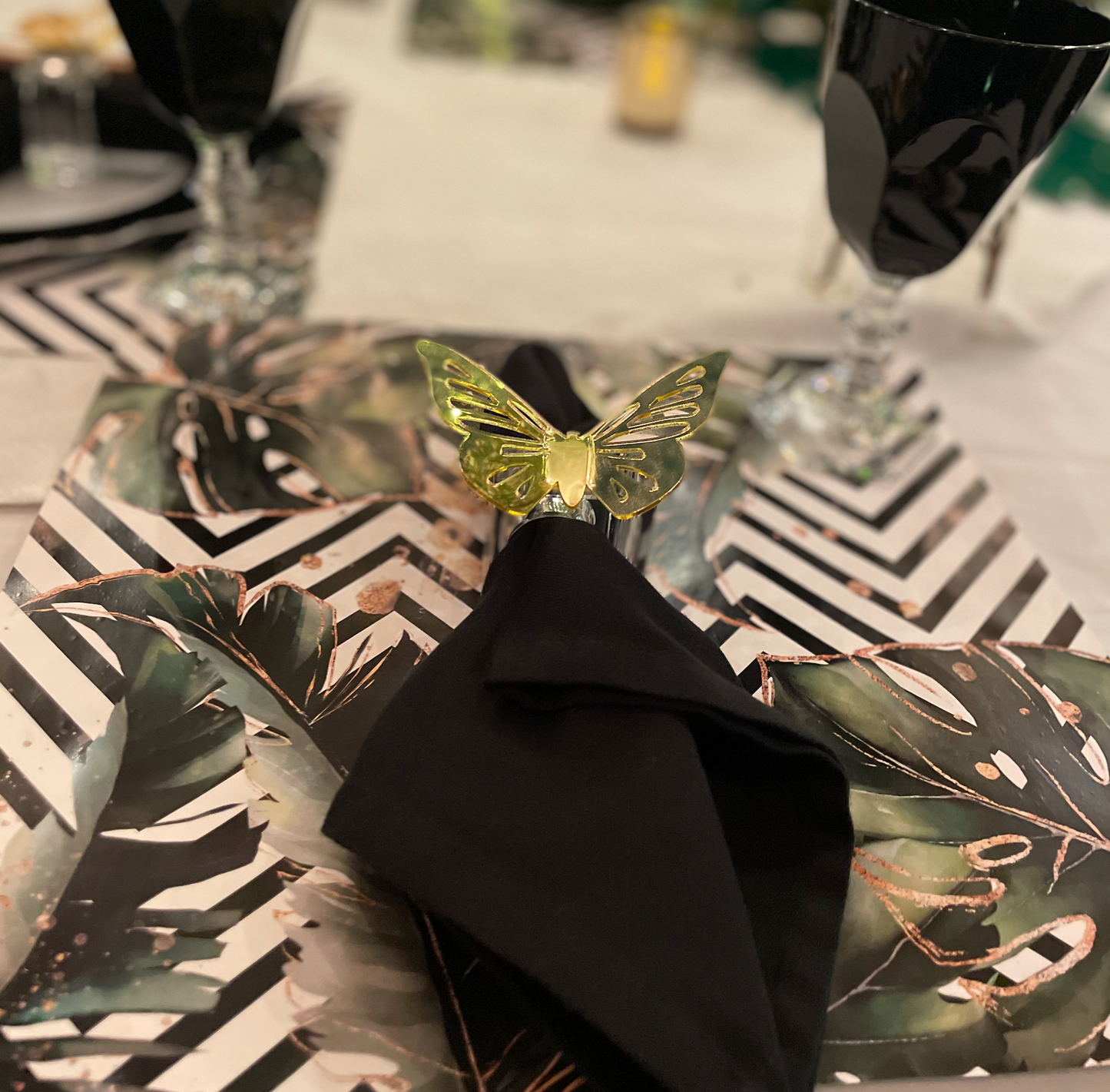 TROPICAL WITH BLACK STRIPES PAPER PLACEMAT