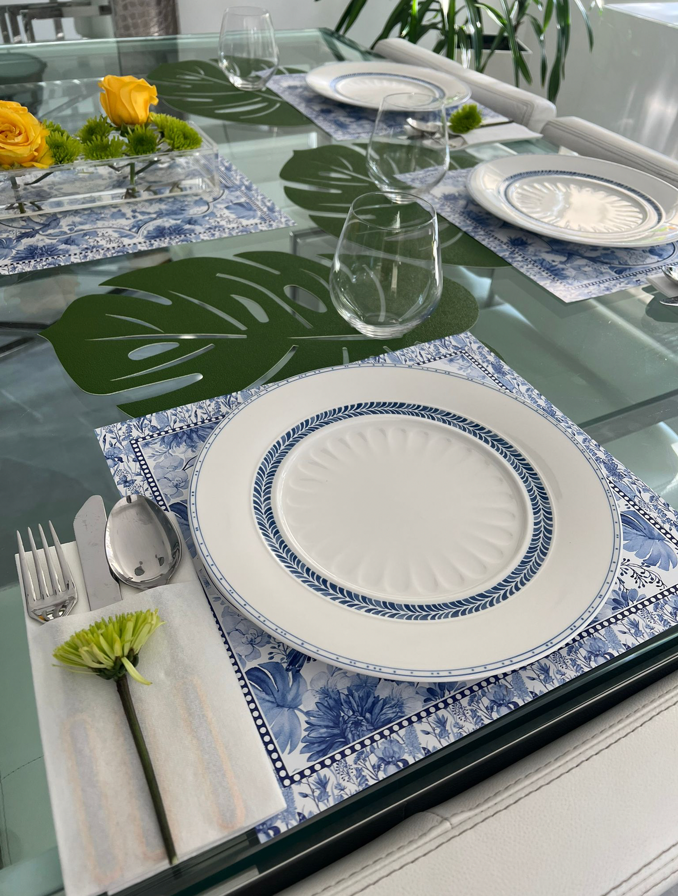 BLUE TOILE PAPER PLACEMAT