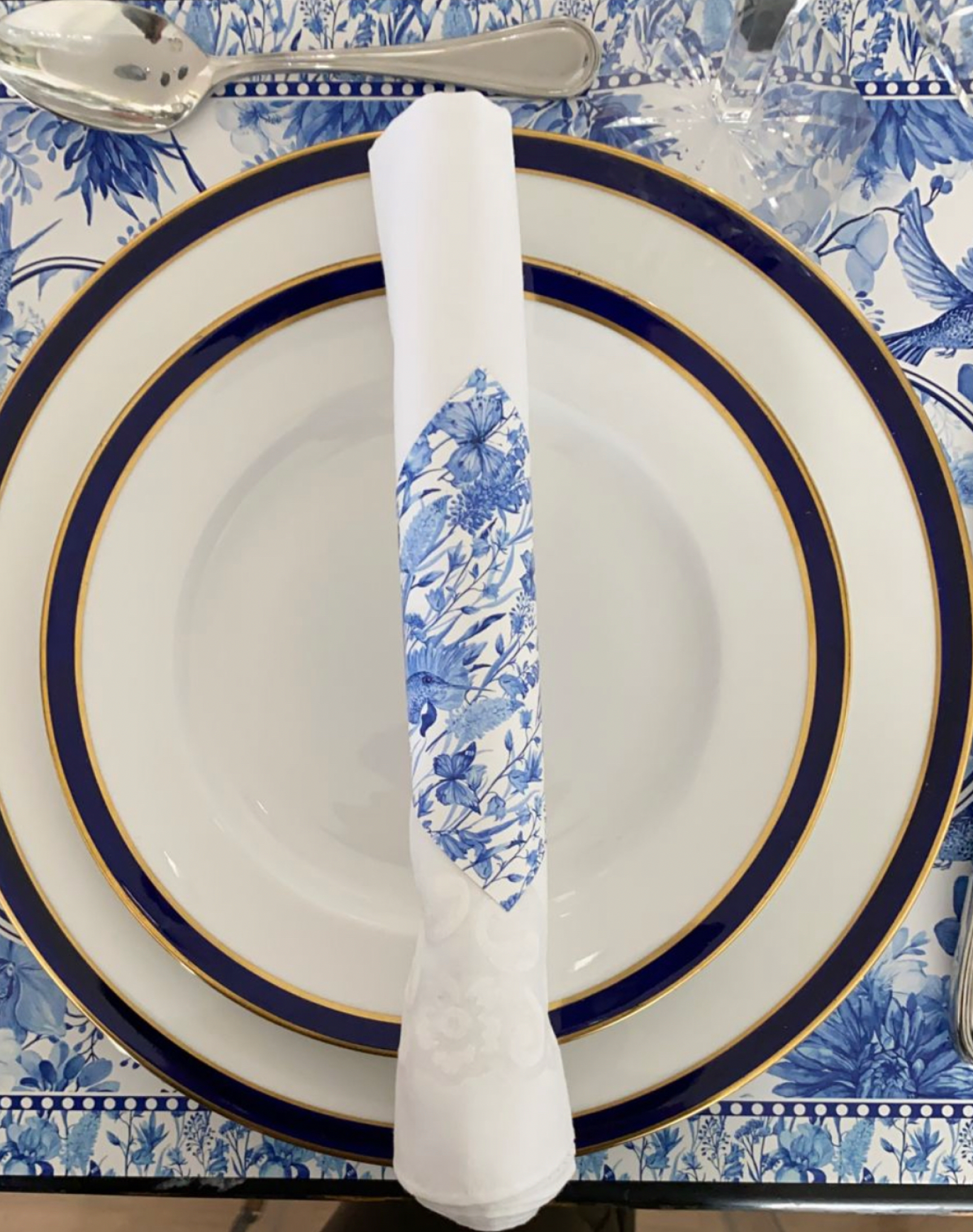 BLUE TOILE PAPER PLACEMAT