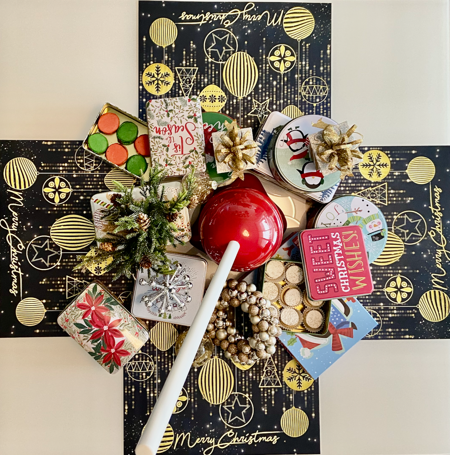 CHRISTMAS ORNAMENTS PAPER PLACEMAT
