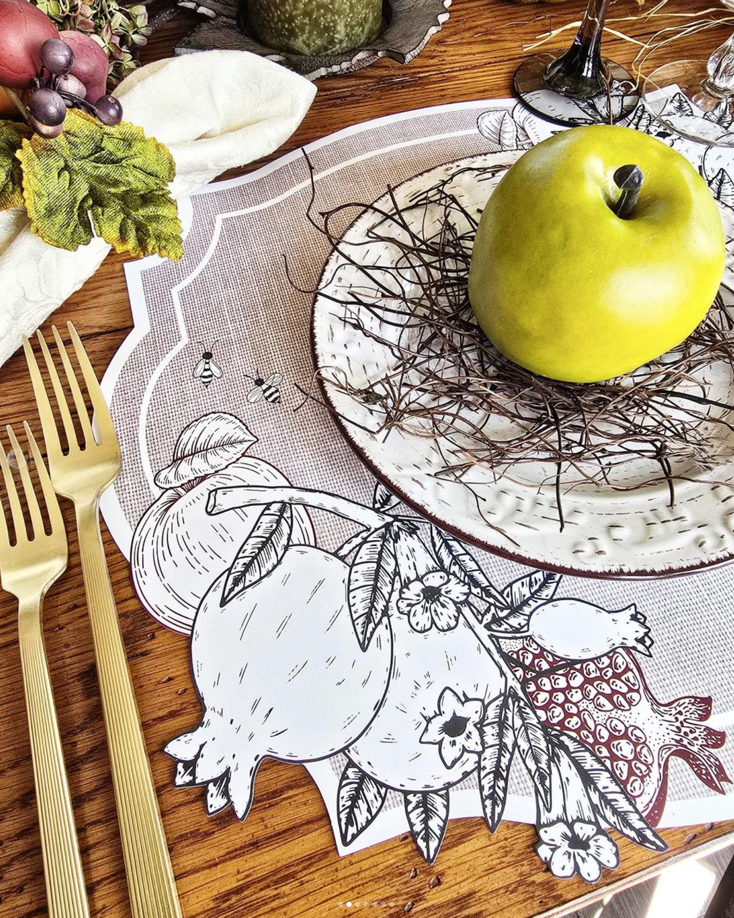 BURLAP LOOK POM AND APPLES PAPER PLACEMAT