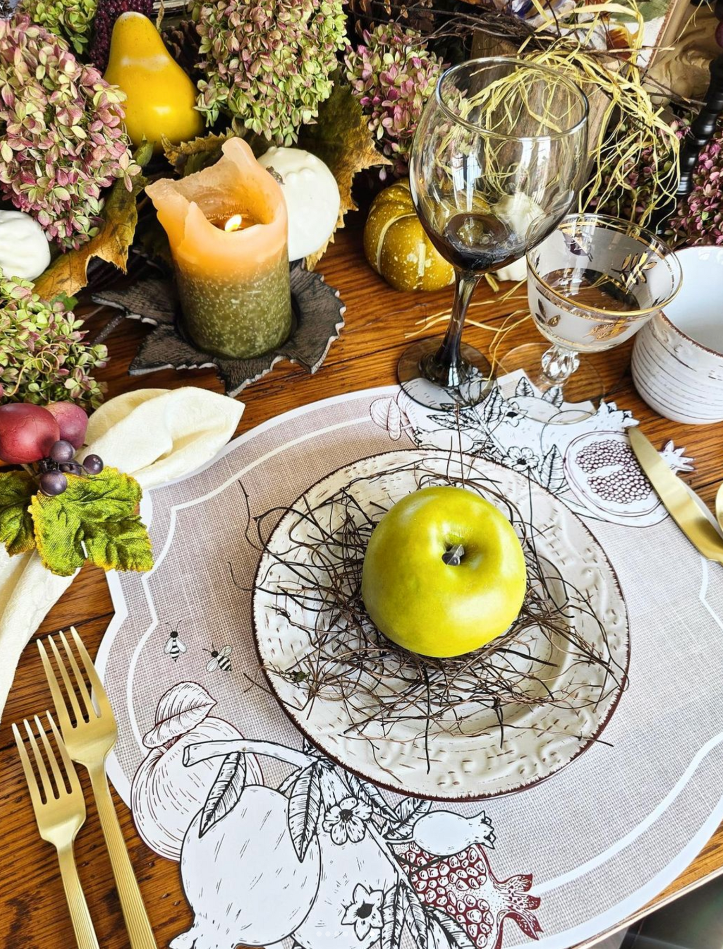 BURLAP LOOK POM AND APPLES PAPER PLACEMAT