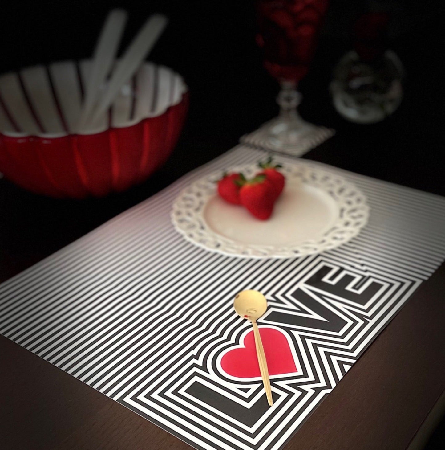 LOVE GEOMETRIC PAPER PLACEMAT