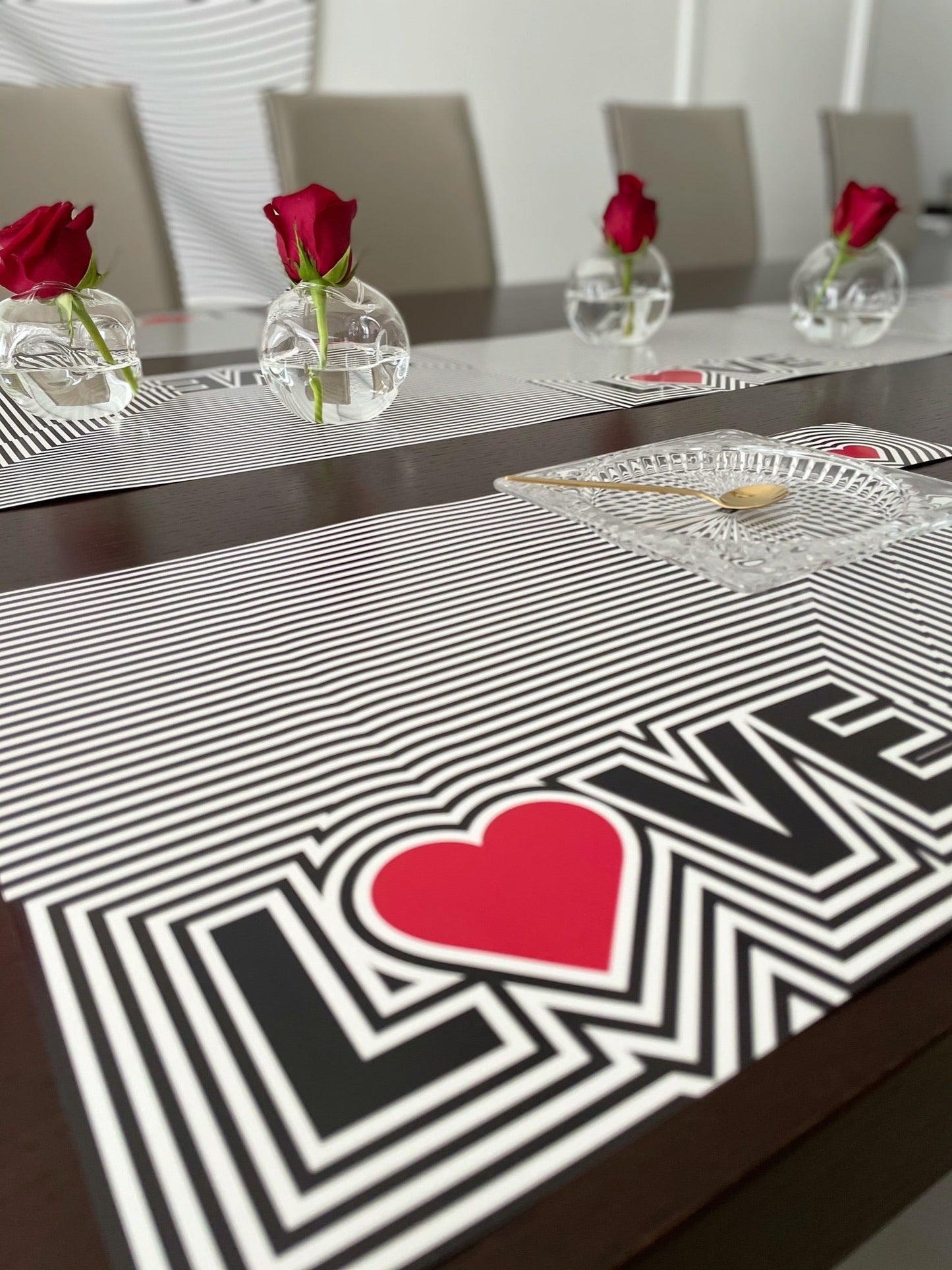 LOVE GEOMETRIC PAPER PLACEMAT