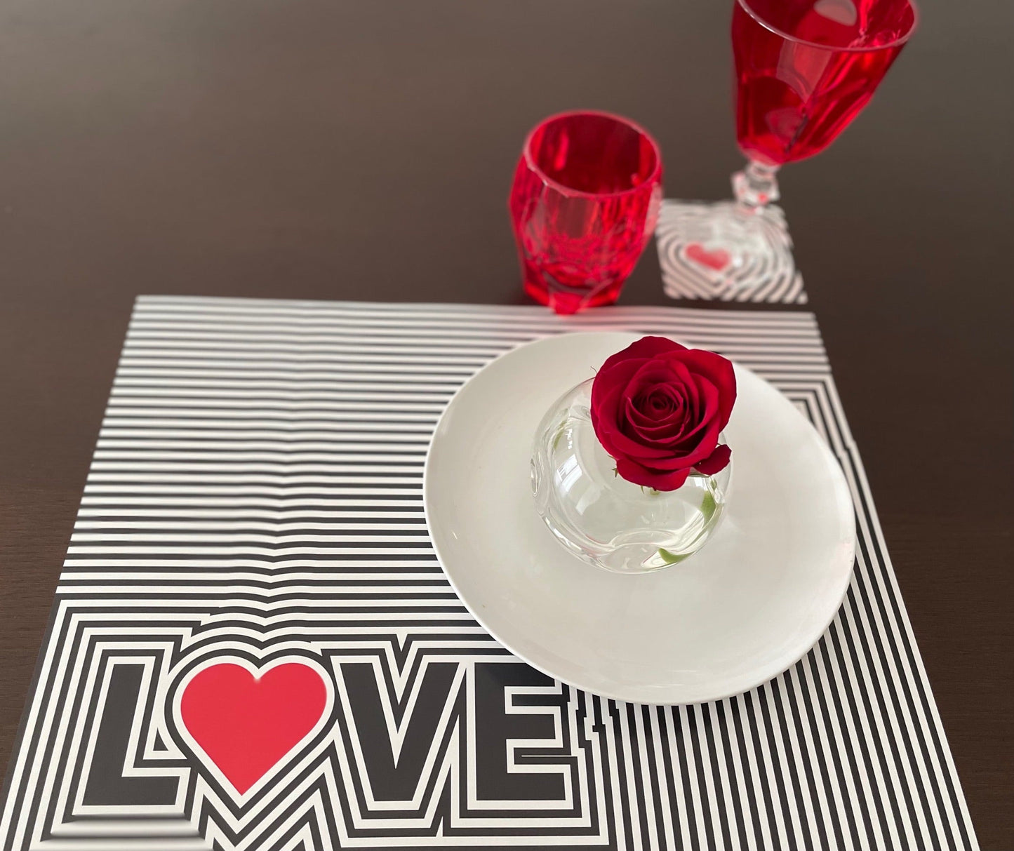LOVE GEOMETRIC PAPER PLACEMAT