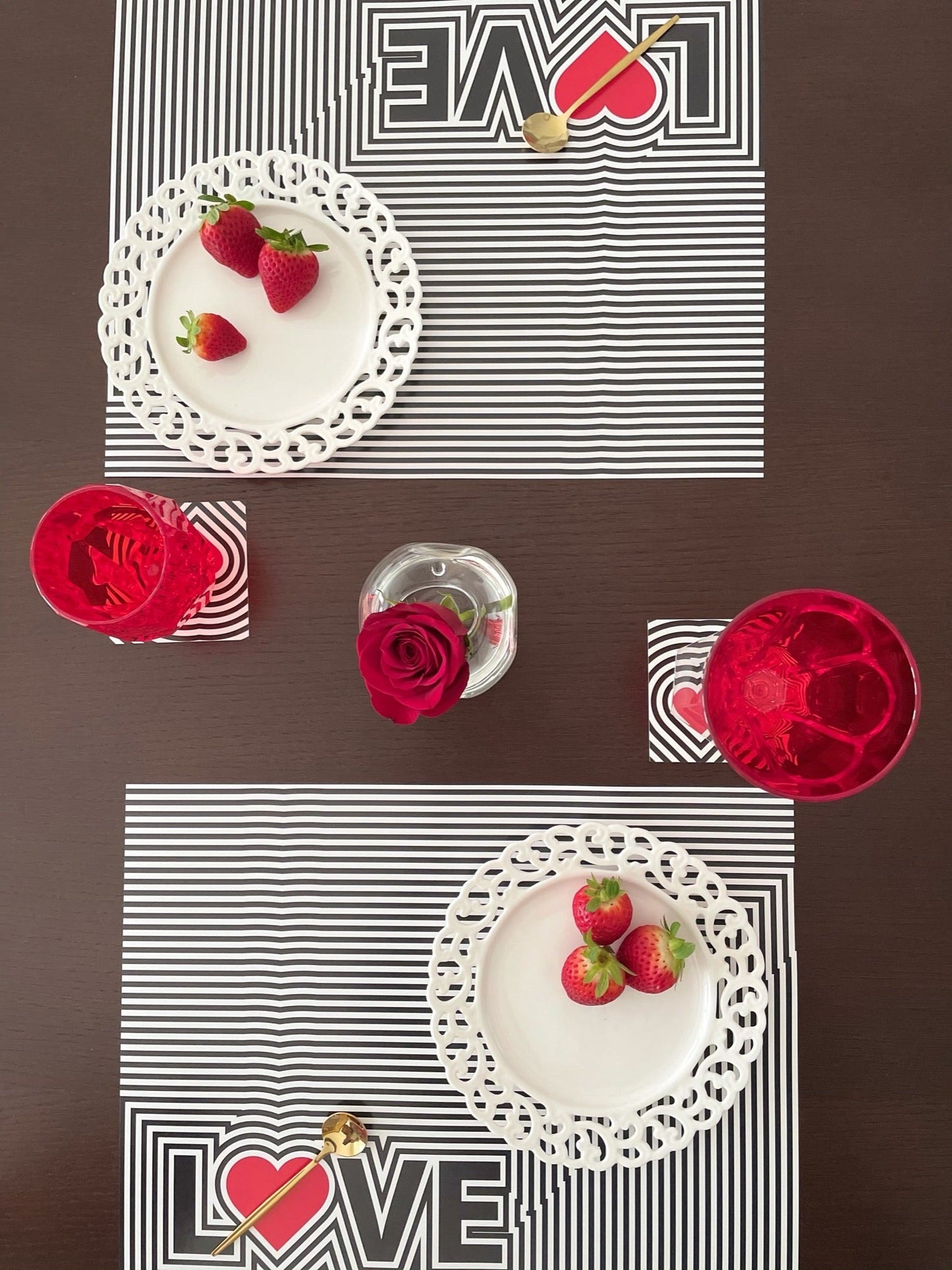 LOVE GEOMETRIC PAPER PLACEMAT